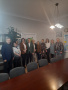 Nowy dyrektor w towarzystwie burmistrza Tucholi i pracowników Gminnego Zespołu Oświatowego w Tucholi